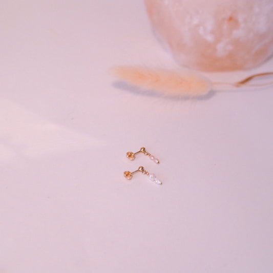 "Pearl Drop" - Ohrringe mit kleinen Süßwasserperlen, 14k Goldfilled